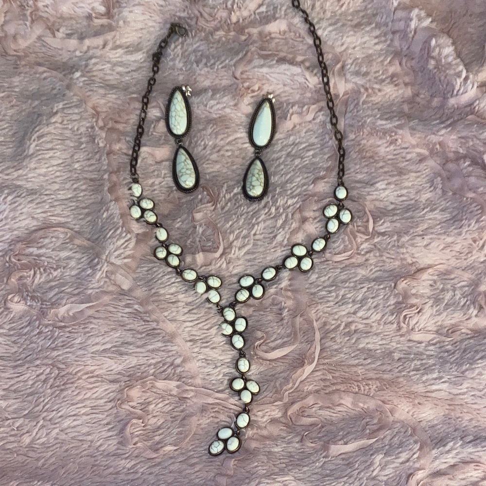 Elegant Black and White Jewelry Set